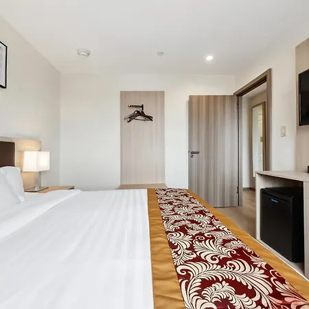 Ramada By Wyndham Flushing Queens-3
